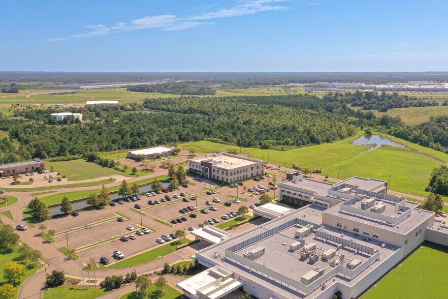 More Photos Of 163 River Oaks Dr, Canton Medical For Lease