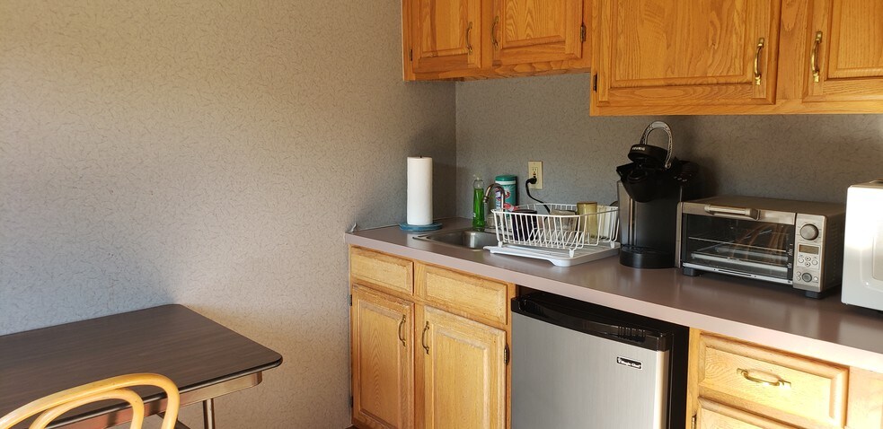 More Photos Of 1130 Ten Rod Rd, North Kingstown Medical For Sale