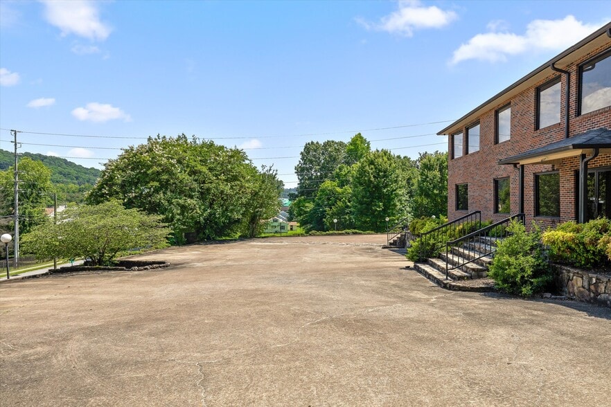 More Photos Of 901 Mountain Creek Rd, Chattanooga Office For Lease