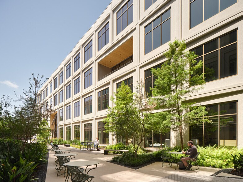 More Photos Of 3232 E Cesar Chavez St, Austin Unknown For Lease