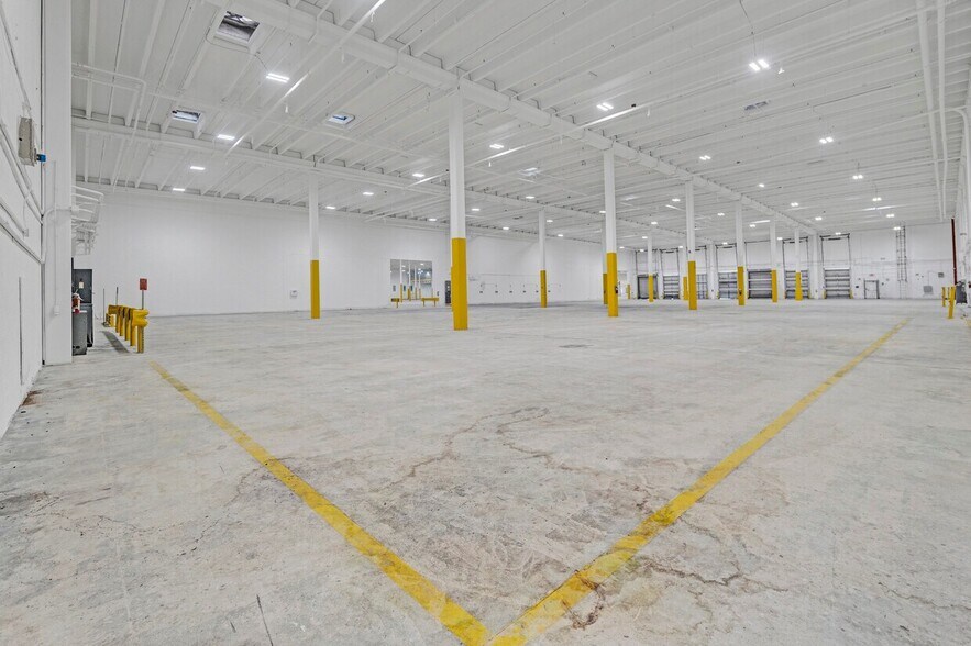 More Photos Of 1910 NW 97th Ave, Miami Distribution For Lease