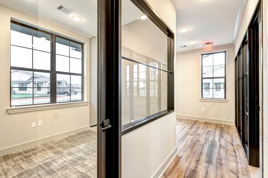 More Photos Of 10242 Greenhouse Rd, Cypress Office For Lease