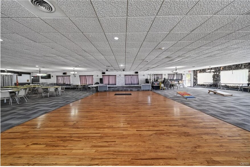 More Photos Of 7 E River Rd, Central Square Restaurant For Sale