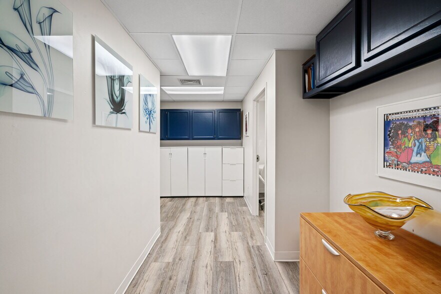 More Photos Of 9668-9683 Main St, Fairfax Medical For Lease