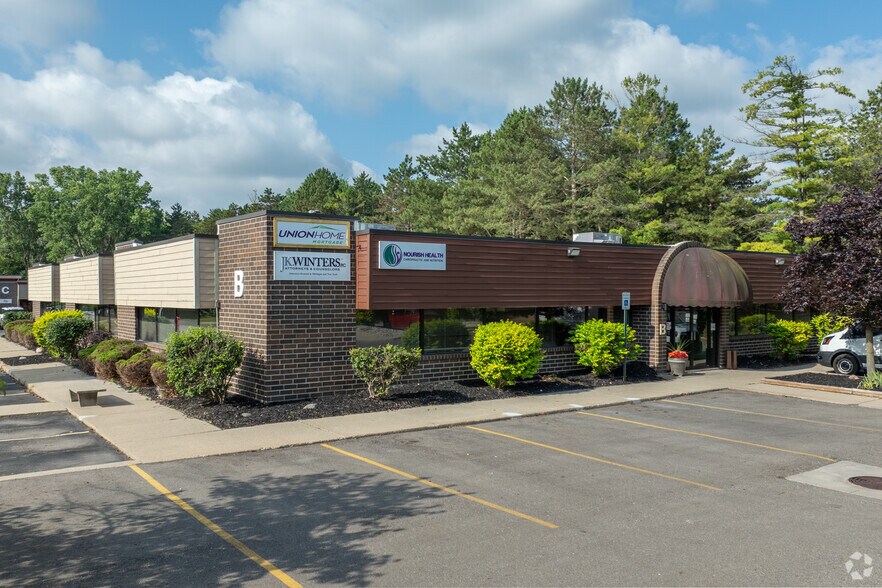 More Photos Of 411 W Lake Lansing Rd, East Lansing Unknown For Lease