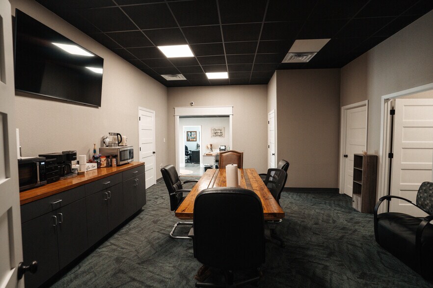 More Photos Of 8432 Park Place Blvd, Houston Office For Sale