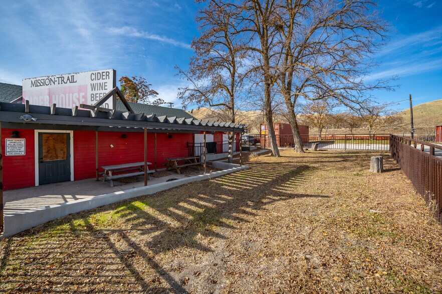 More Photos Of 19215 CA-46 East, Shandon General Retail For Sale