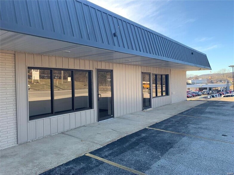More Photos Of 2300-2314 W Osage St, Pacific Freestanding For Lease