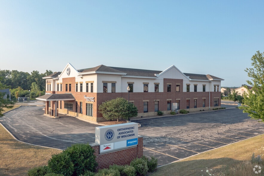 More Photos Of 1231 S Rochester St, Mukwonago Office For Lease