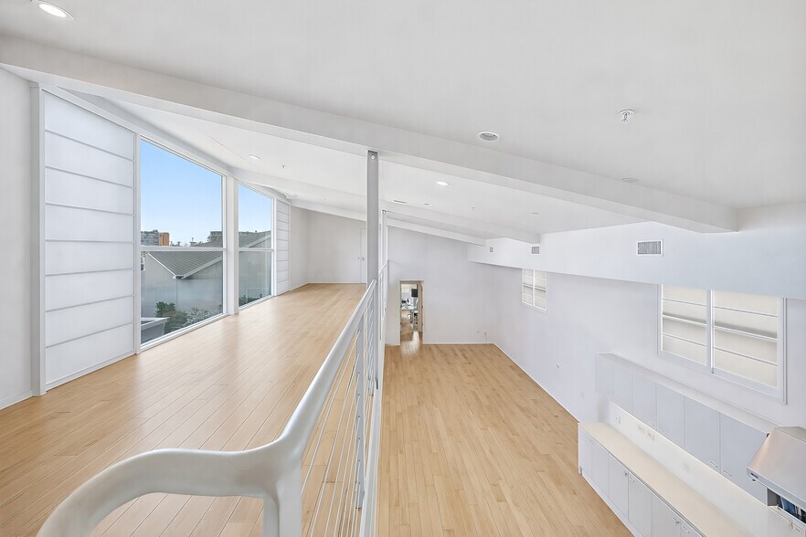 More Photos Of 2100 Abbot Kinney Blvd, Venice Loft Creative Space For Lease