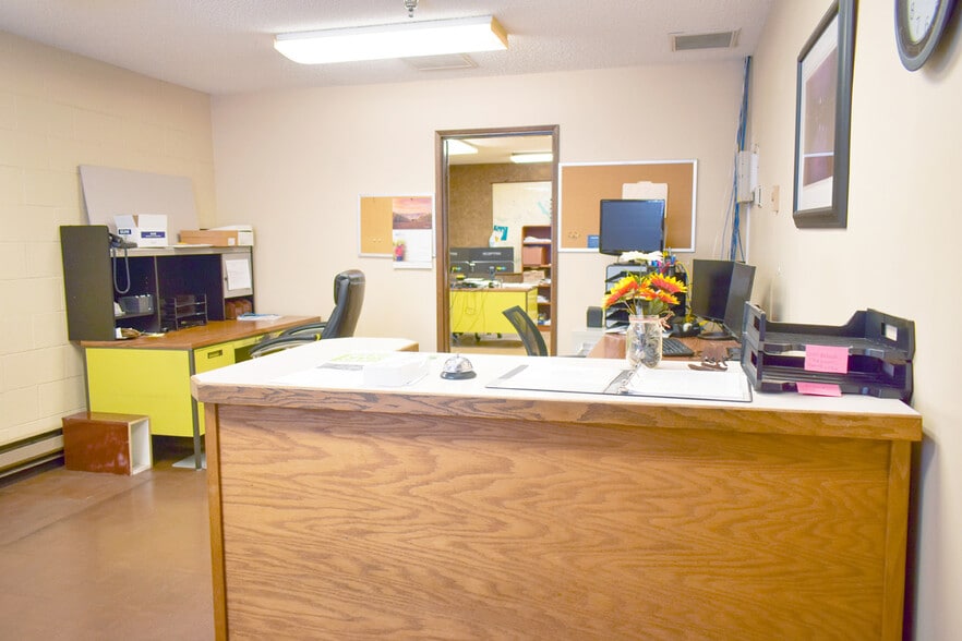 More Photos Of 2727 NW St Helens Rd, Portland Manufacturing For Lease