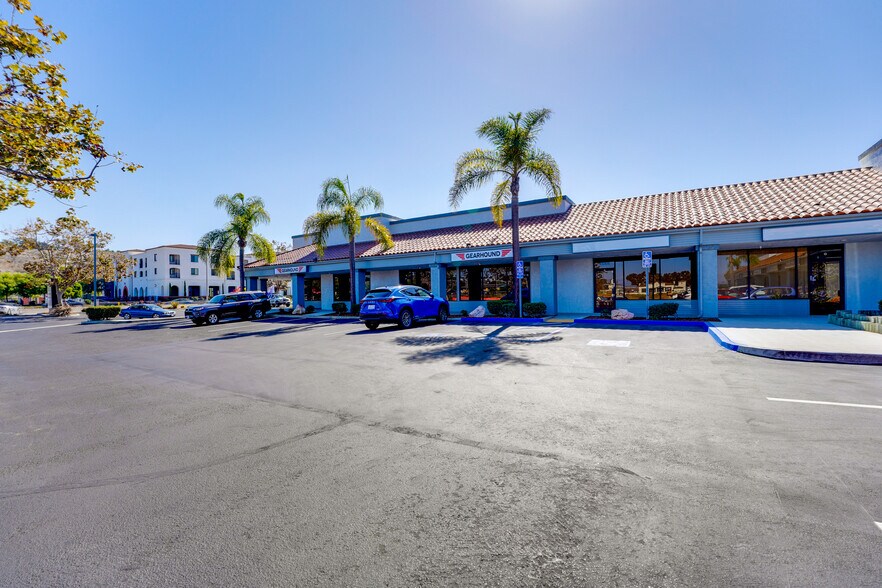 More Photos Of 3308-3320 Mission Ave, Oceanside Storefront For Lease
