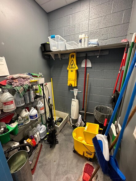 More Photos Of 1250 4th Ave NW, Minot Storefront For Lease