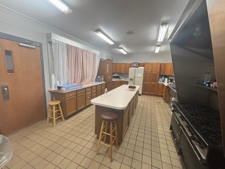 More Photos Of 961 E Maple St, Holly Religious Facility For Sale