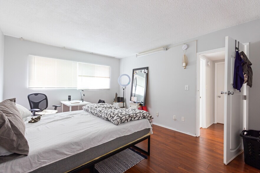 More Photos Of 406 S St Andrews Pl, Los Angeles Apartments For Sale