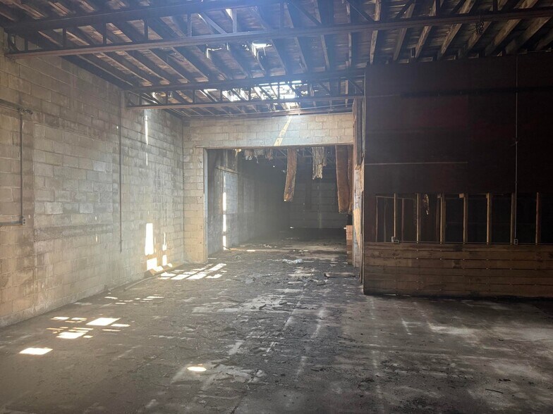 More Photos Of 5860 W Saginaw Rd, Coleman General Retail For Sale