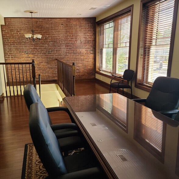 More Photos Of 10 N Market St, Troy Storefront Retail Office For Lease