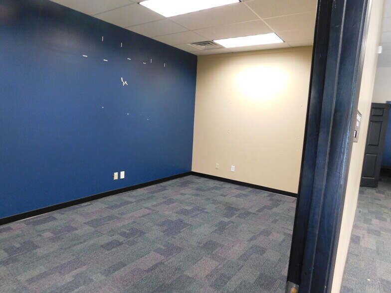 More Photos Of 875 Union St, Shelbyville Storefront Retail Office For Sale