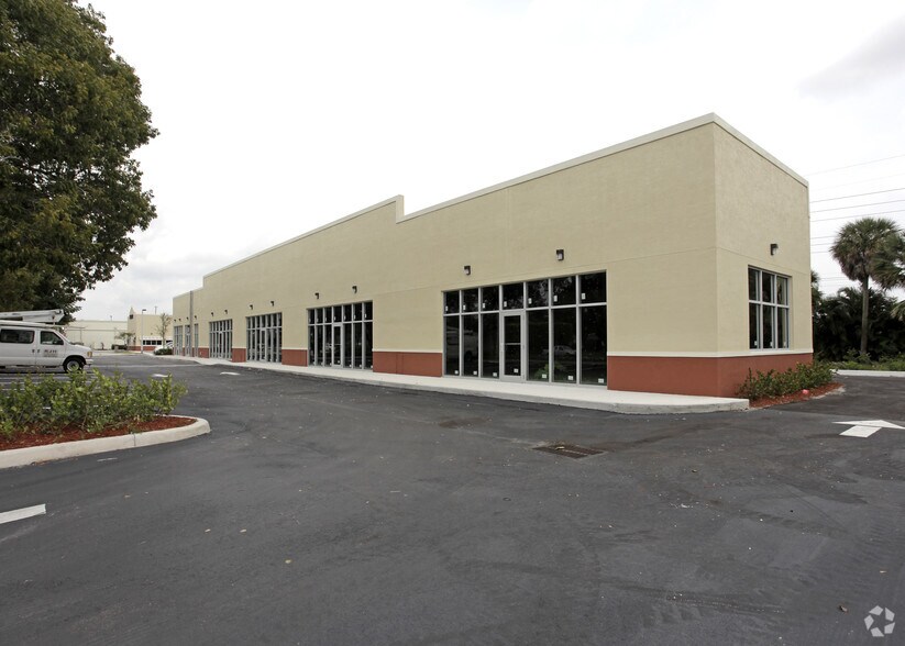 More Photos Of 374-400 N Rock Island Rd, Margate Freestanding For Lease
