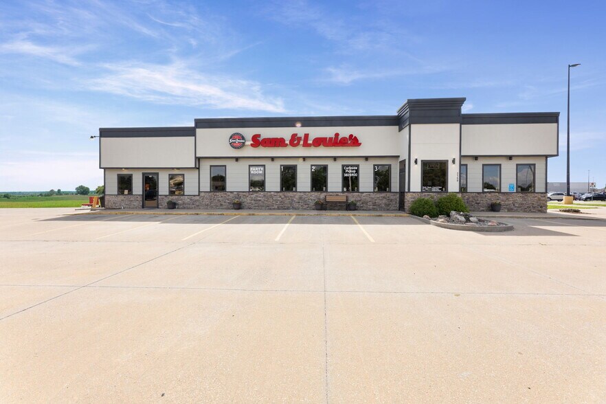 More Photos Of 2150 N State St, Iola Restaurant For Lease