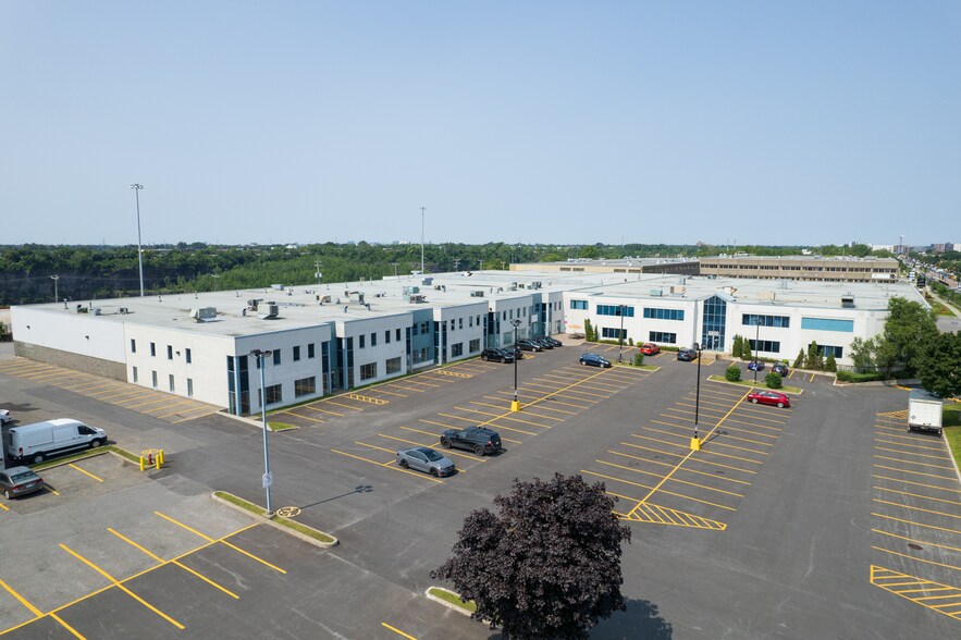 More Photos Of 8552-8678 Boul Pie-IX, Montréal Warehouse For Lease