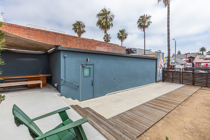 More Photos Of 1219 Abbot Kinney Blvd, Venice Storefront Retail Residential For Lease