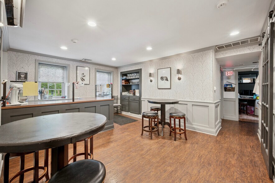 More Photos Of 7402 Germantown Ave, Philadelphia Restaurant For Lease