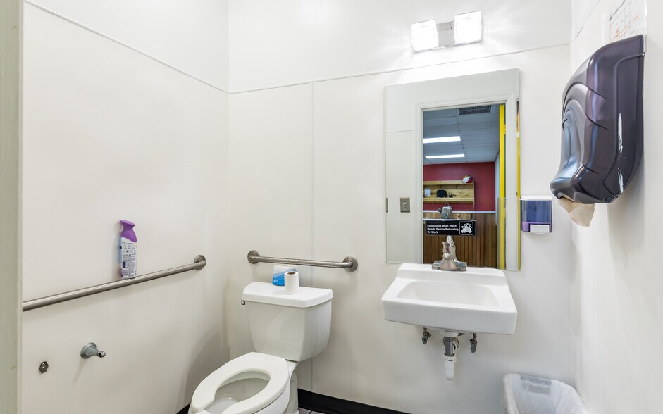 More Photos Of 871 100th Ave N, Naples Freestanding For Sale