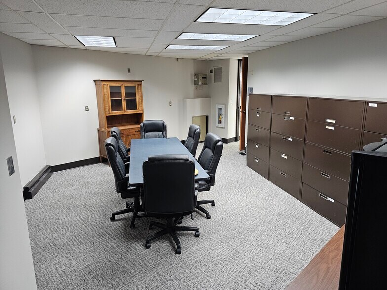 More Photos Of 1093 Appleton Rd, Menasha Office For Sale