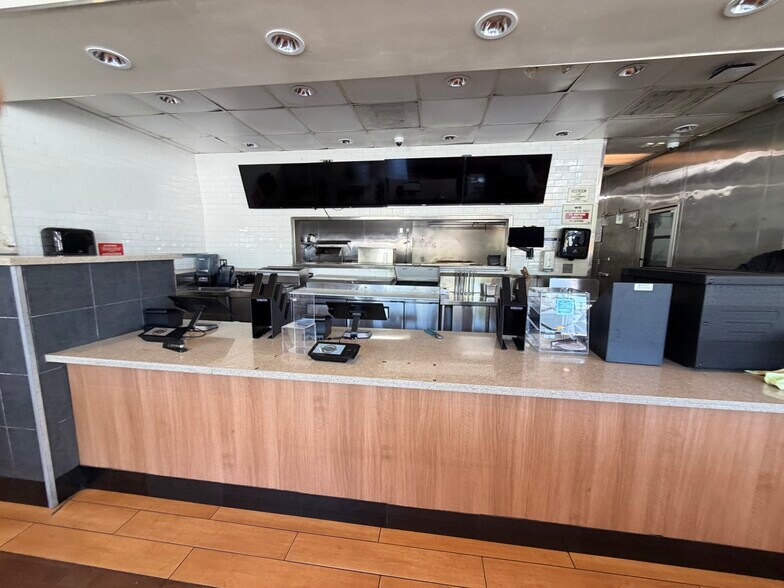 More Photos Of 11058-11086 Santa Monica Blvd, Los Angeles Storefront For Lease