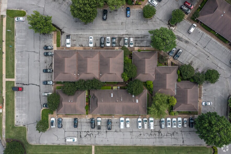 More Photos Of 4709-4719 Spottswood Ave, Memphis Office For Lease