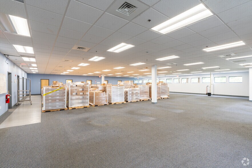 More Photos Of 5 Dan Rd, Canton Manufacturing For Lease