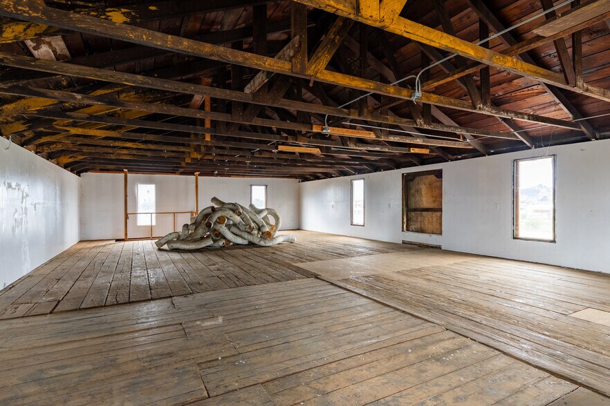 More Photos Of 2 17th St, Richmond Warehouse For Sale