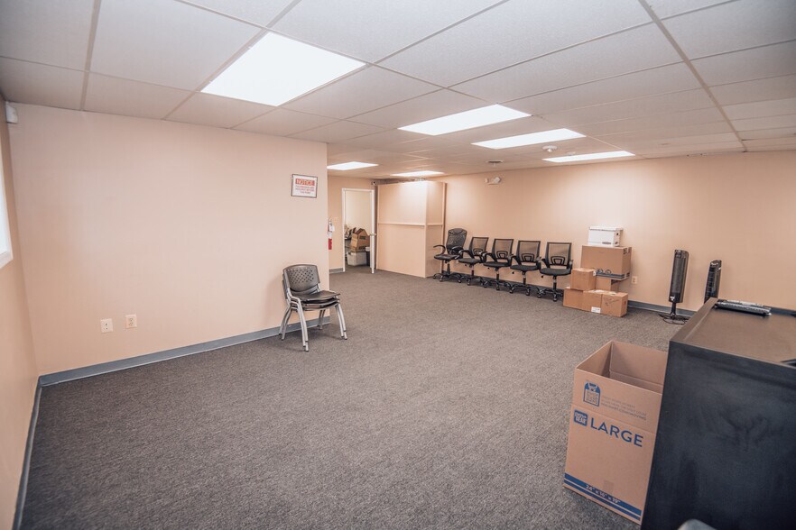 More Photos Of 1 Post Office Rd, Waldorf Medical For Lease