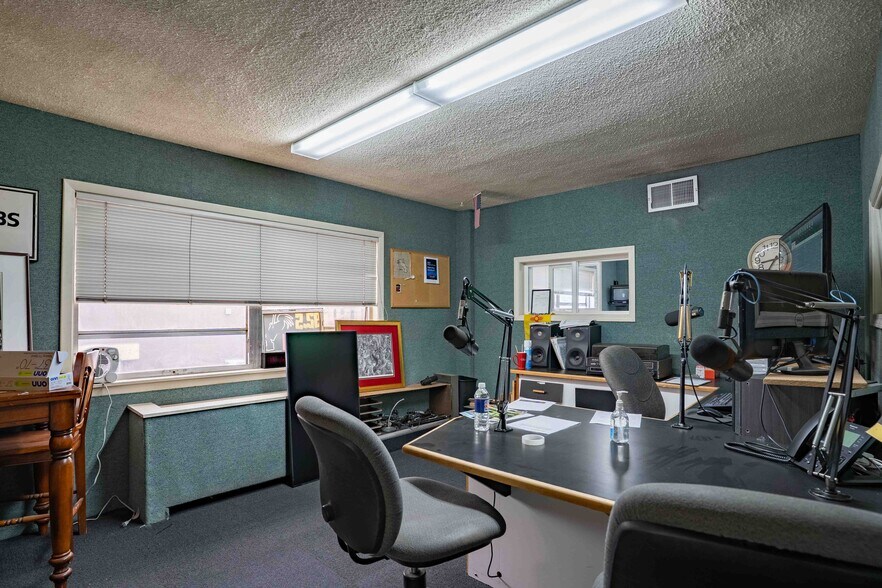 More Photos Of 120 S Commercial Ave, Farmington Office For Sale