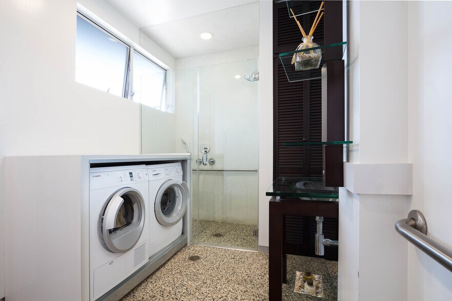 More Photos Of 215-237 California St, El Segundo Loft Creative Space For Lease