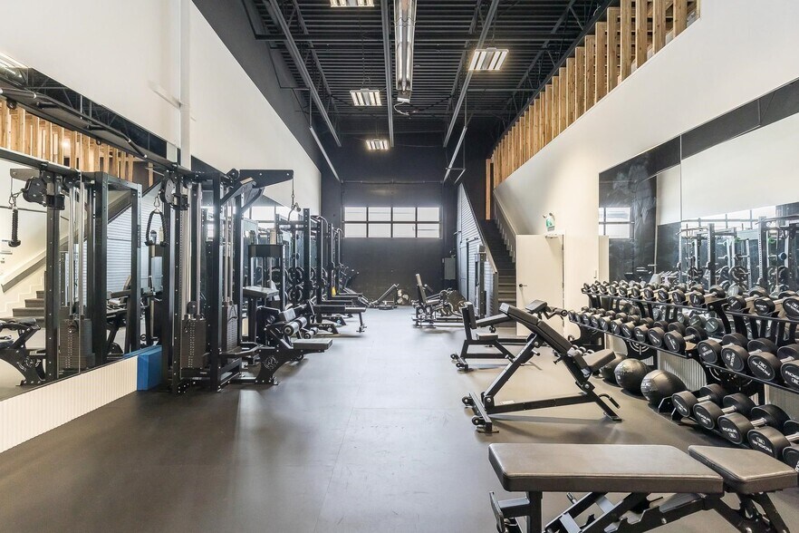 More Photos Of 34100 S Fraser Way, Abbotsford Distribution For Sale