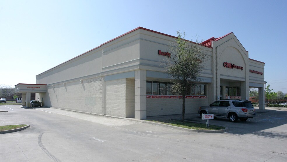 Primary Photo Of 1902 Pleasant Valley Rd, Garland Drugstore For Lease