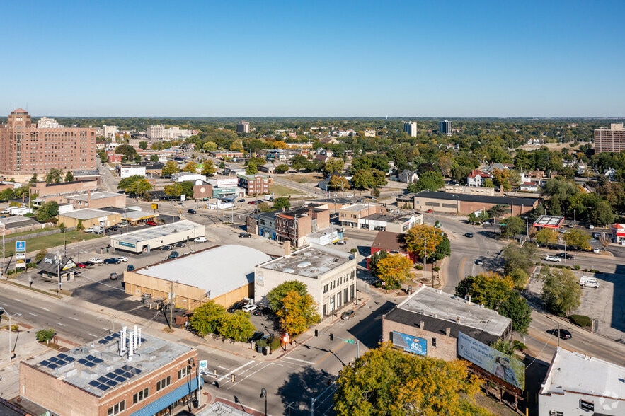 More Photos Of 115 7th St, Rockford Medical For Sale