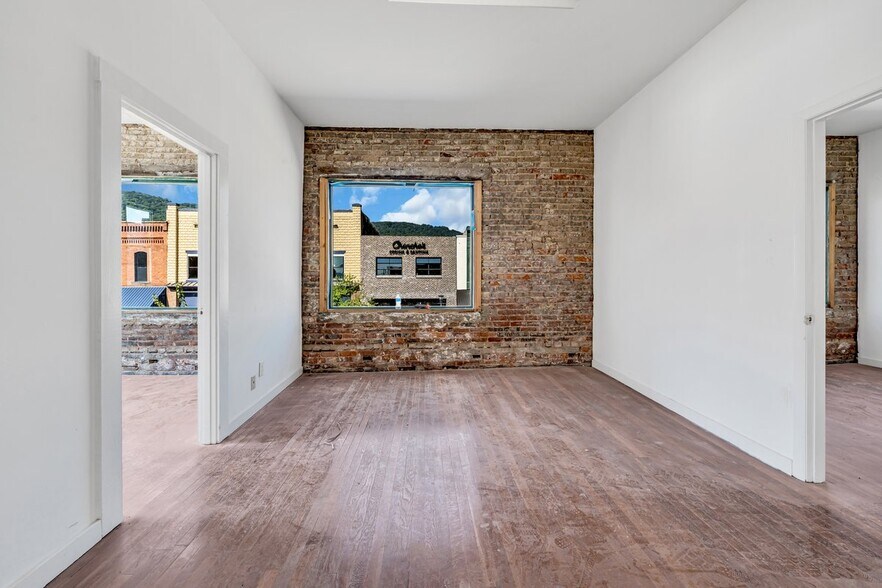 More Photos Of 227 Cedar Ave, South Pittsburg Freestanding For Sale