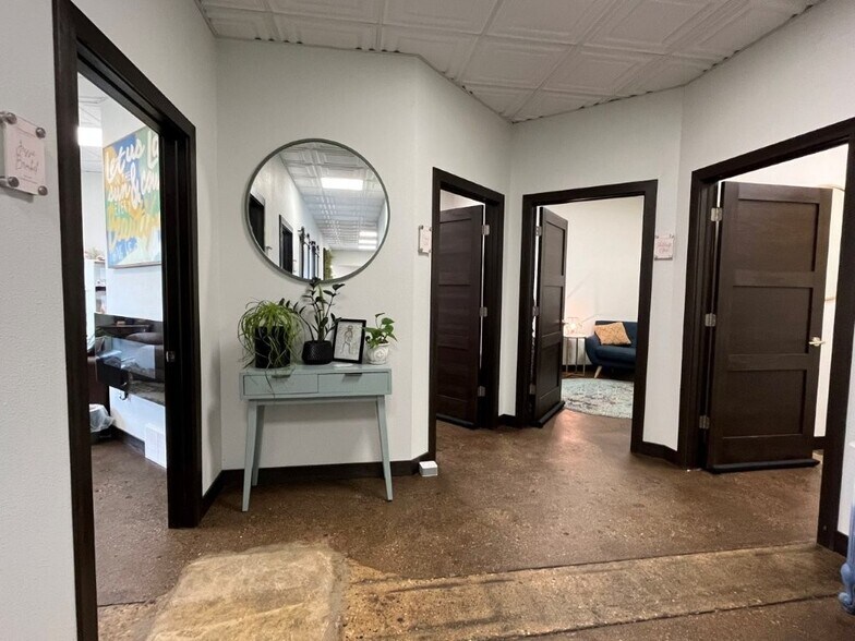More Photos Of 1710 E Grand Xing, Mobridge Office For Sale