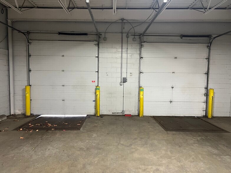 More Photos Of 5739 Professional Cir, Indianapolis Warehouse For Sale