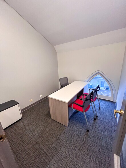 More Photos Of 30 N Lincoln St, Batavia Office For Lease