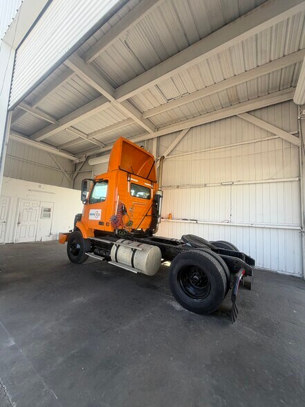 More Photos Of 3303 37th St, Orlando Warehouse For Lease