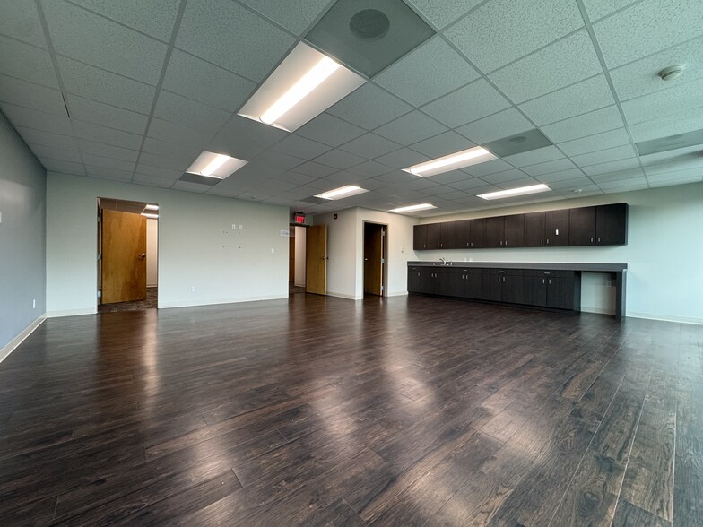 More Photos Of 6584 Poplar Ave, Memphis Medical For Lease