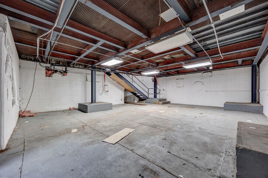 More Photos Of 206 N Benton St, Kennewick Warehouse For Lease