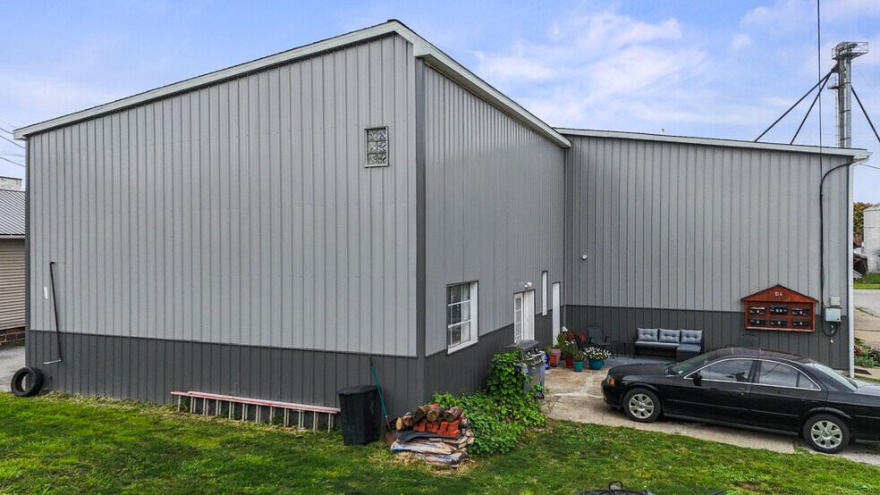 More Photos Of 41 Railroad St, New London Storefront For Sale