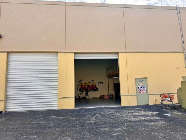 More Photos Of 3764-3790 SW 30th Ave, Fort Lauderdale Warehouse For Sale