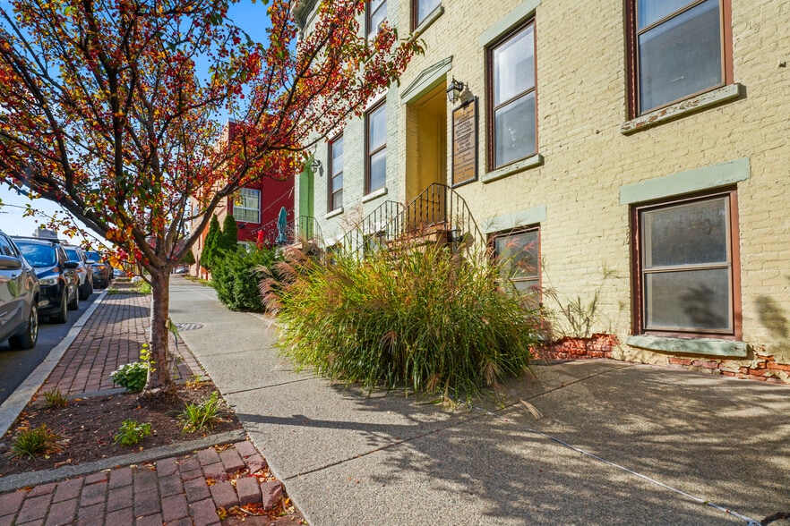 More Photos Of 132-134 S Swan St, Albany Office Residential For Sale