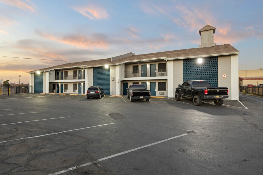 More Photos Of 4021 N 27th Ave, Phoenix Hotel For Sale